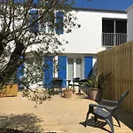 Les Bains - Et Restaurant מלון Boyardville