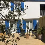 Les Bains - Et Restaurant Szálloda Boyardville