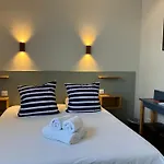 Les Bains - Et Restaurant מלון Boyardville