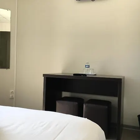 Les Bains - Et Restaurant Hotell Boyardville