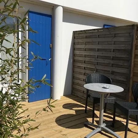 Отель Les Bains - Et Restaurant Boyardville