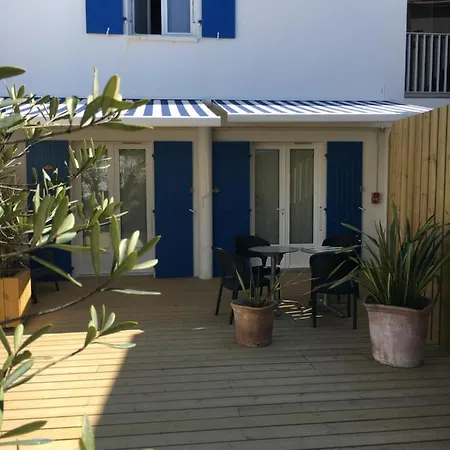 Les Bains - Et Restaurant Hotell