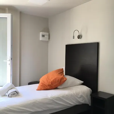 Les Bains - Et Restaurant Отель 3*