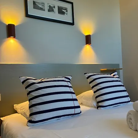 Les Bains - Et Restaurant Отель 3*