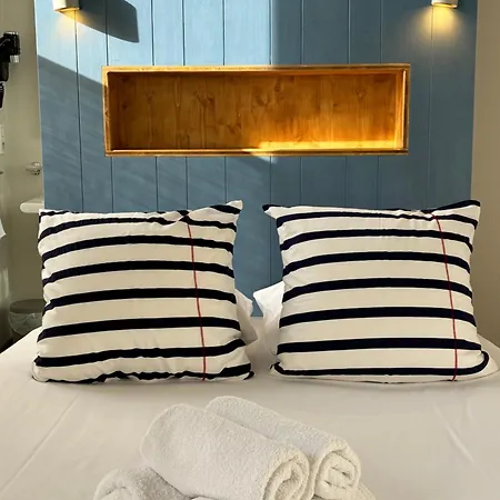 Отель Les Bains - Et Restaurant 3*