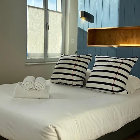 Les Bains - Et Restaurant Отель Boyardville