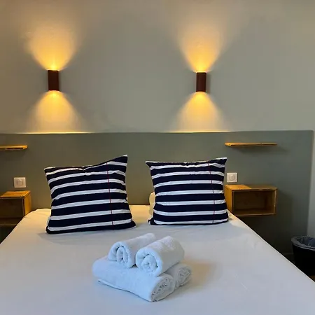 Отель Les Bains - Et Restaurant Boyardville
