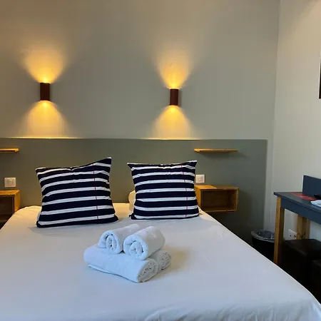 Les Bains - Et Restaurant Отель Boyardville