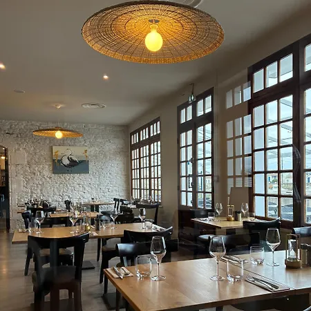 Les Bains - Et Restaurant Boyardville