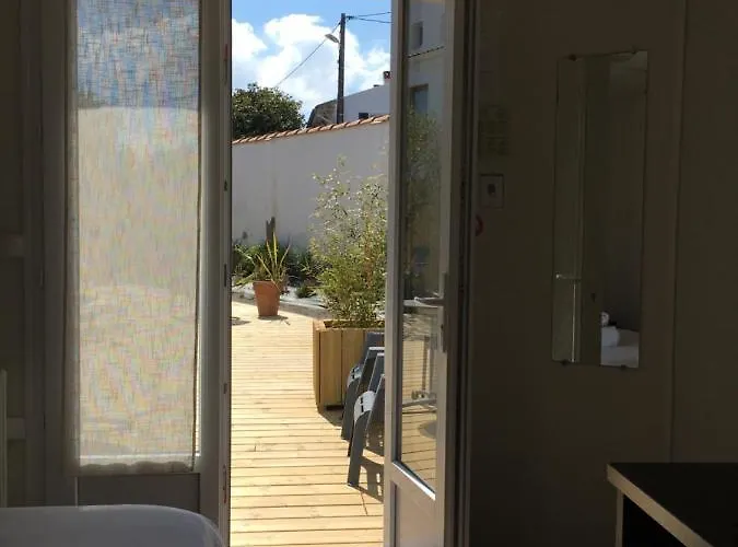 Les Bains - Et Restaurant Hotel