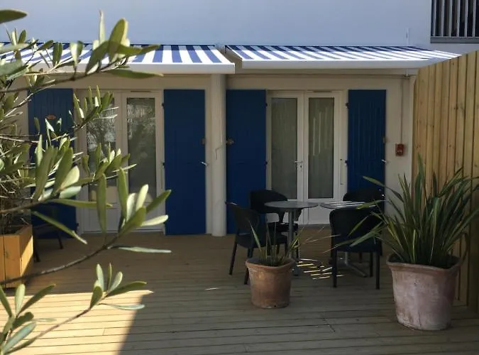 Les Bains - Et Restaurant Hotel