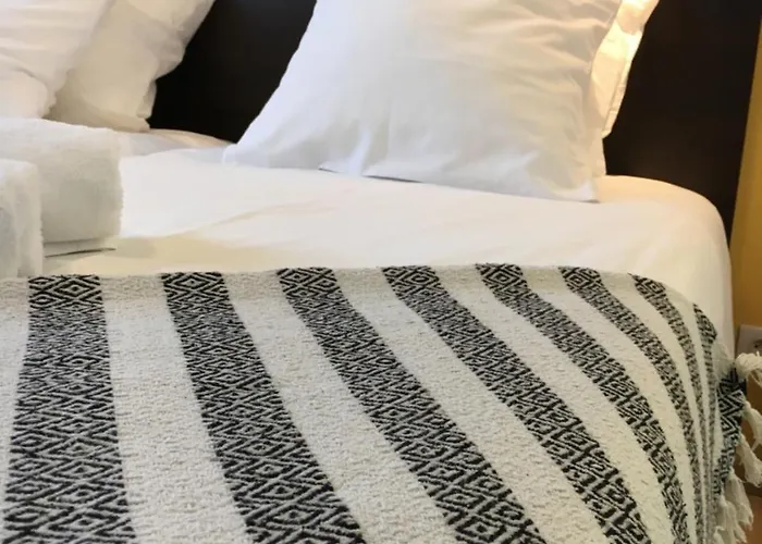 Les Bains - Et Restaurant Hotel